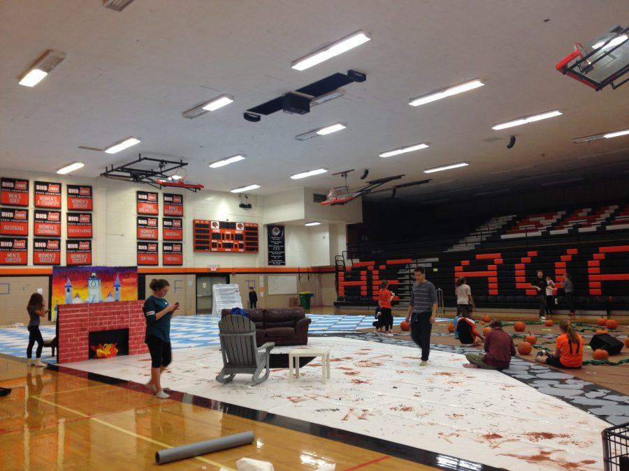 Student+Leadership+members+preparing+for+the+Homecoming+assembly+in+the+gym+the+night+before.